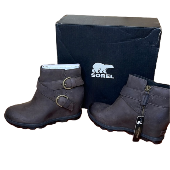 Sorel Shoes - Sorel Joan of Arctic Wedge II buckle waterproof boot - NIB - Size 8 black/brown